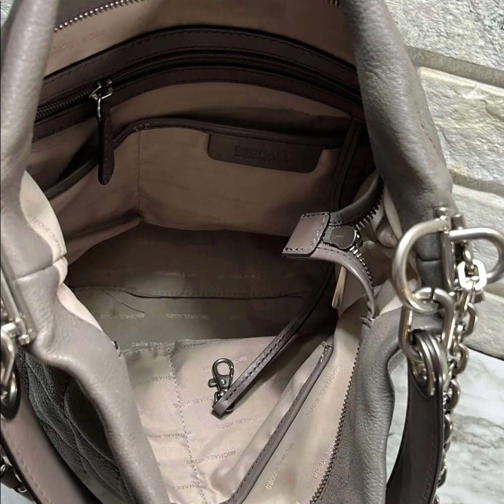 MICHAEL KORS LONI 2 WAY QUILTED LARGE TOTE BAG WITH TAGS. - Picture 14 of 16